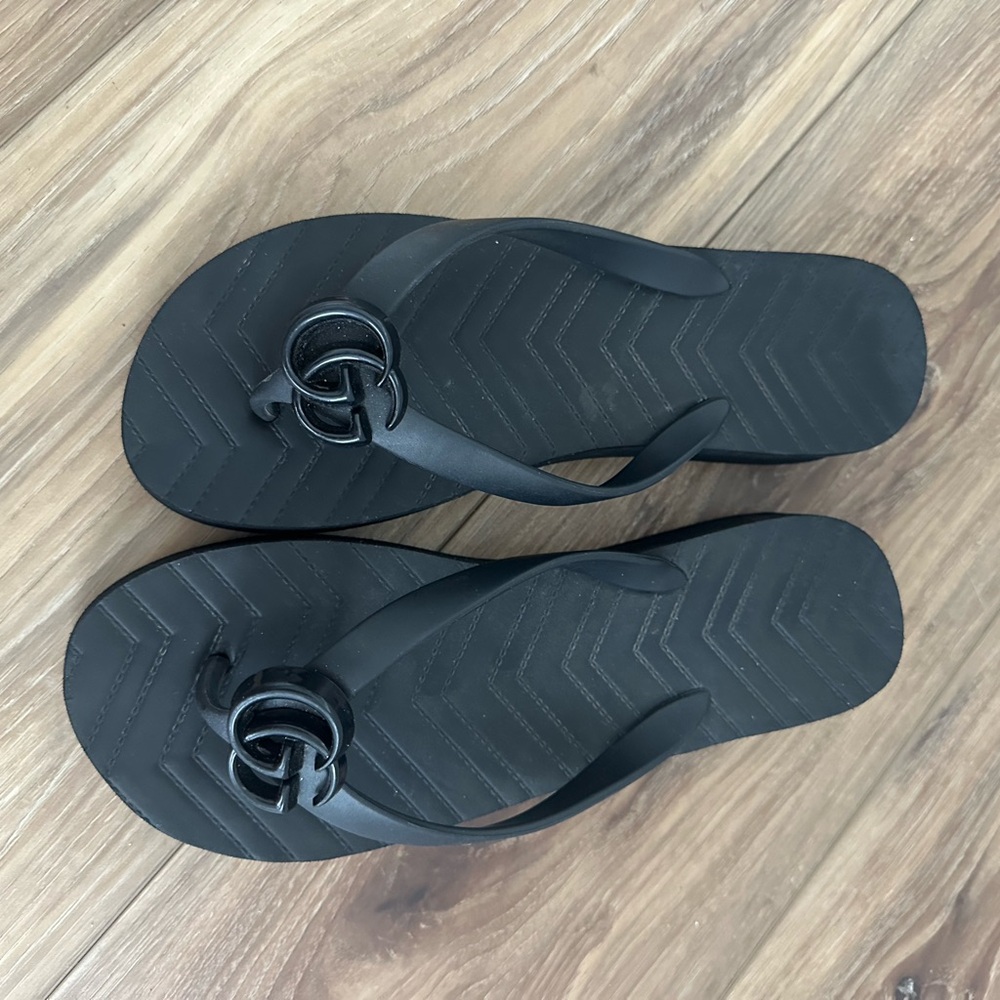 Gucci Chevron Black Sandals